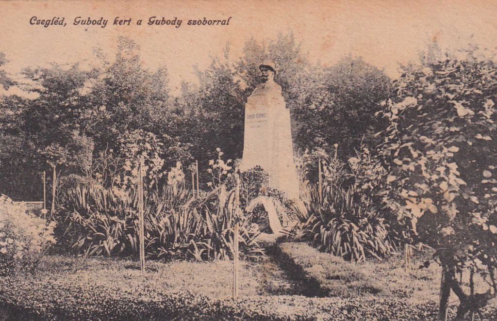 [285] A cegldi Gubody kert a Gubody szoborral.